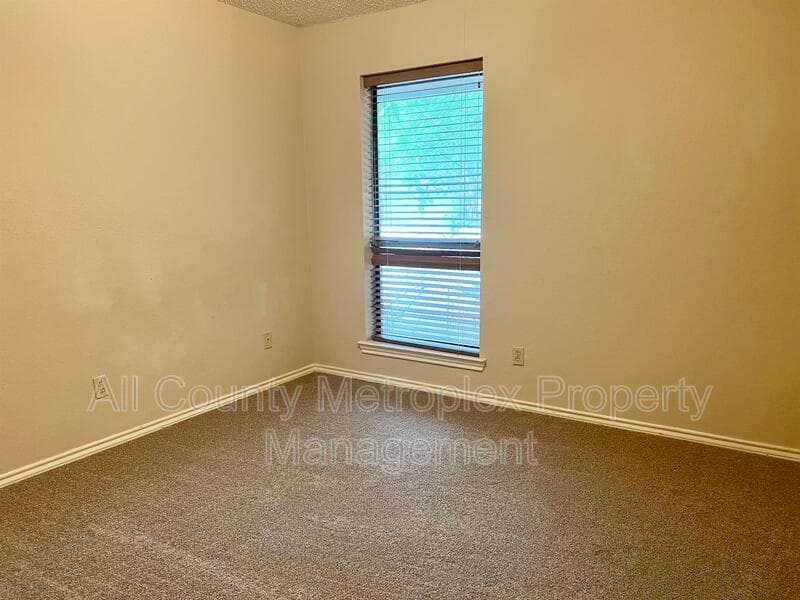 Irving House: 932 Old Mill Circle