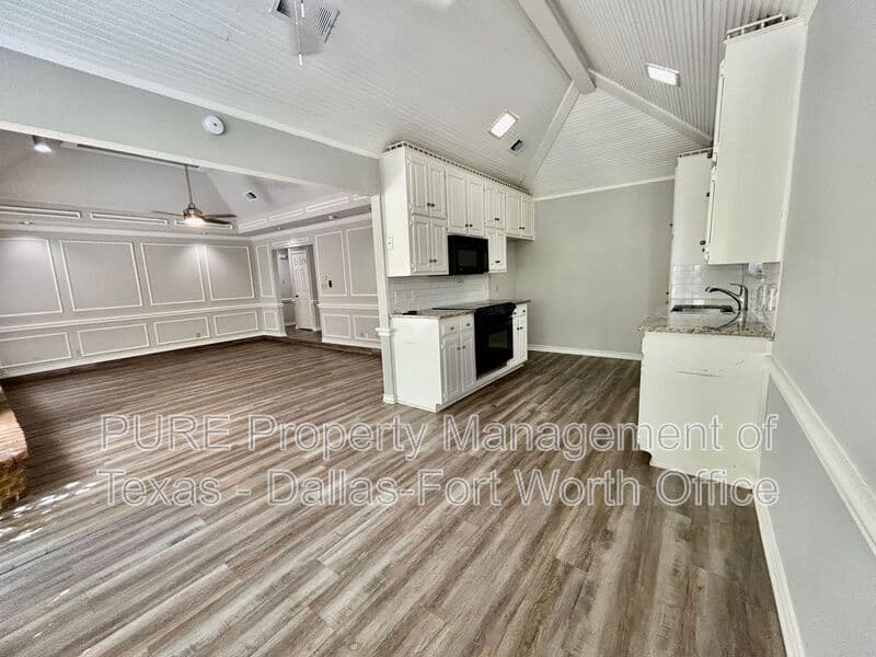 North Richland Hills House: 7729 Red Oak St.