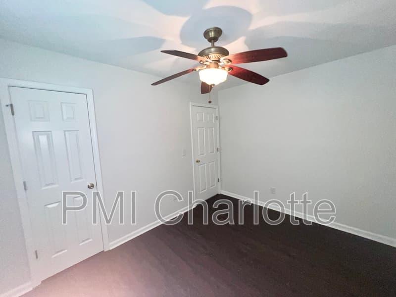 Charlotte House: 6204 Easter Ln
