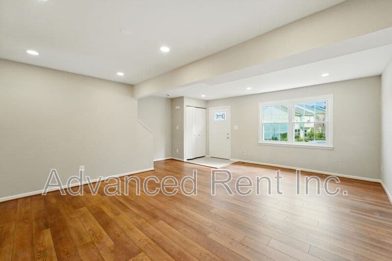 Nottingham Townhome: 1 Jack Pine Place
