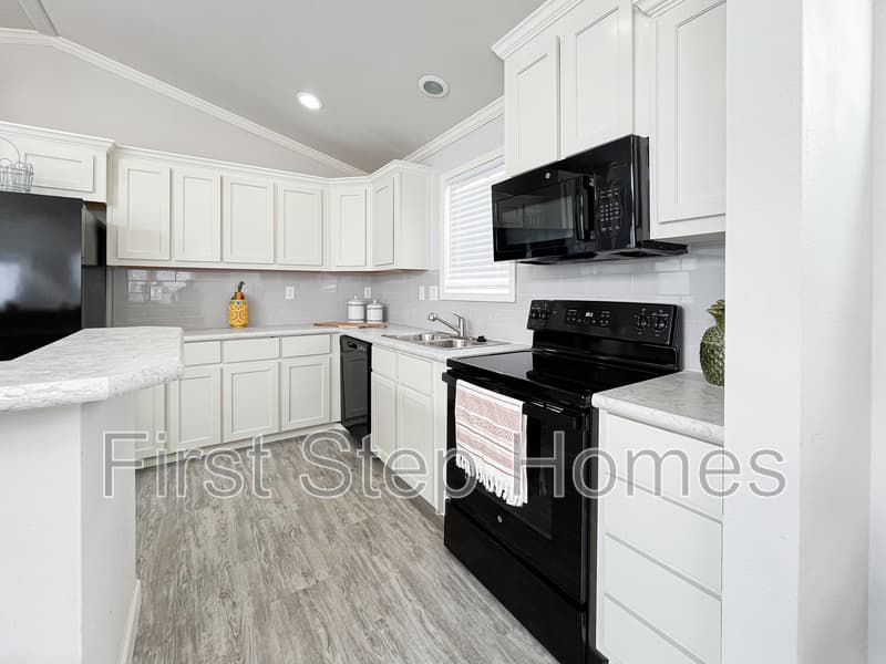 Oak Point House: 154 Cabrera Street