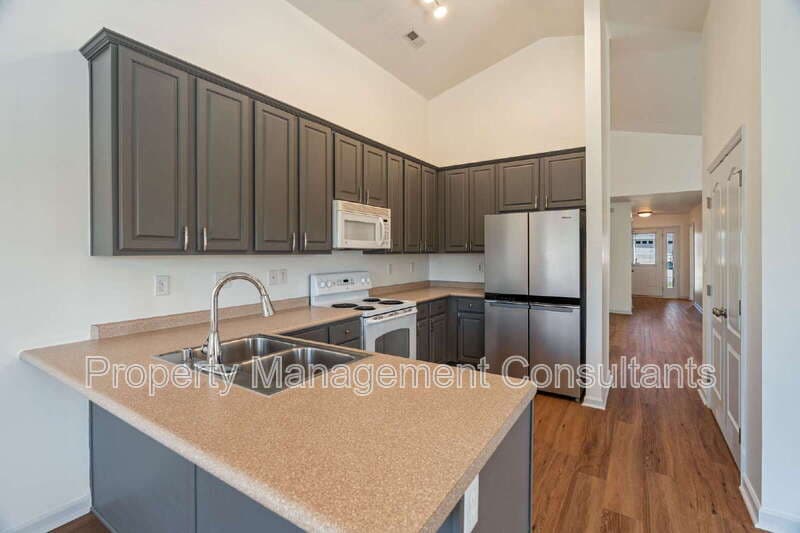 Madison House: 103 Acacia Trail Drive