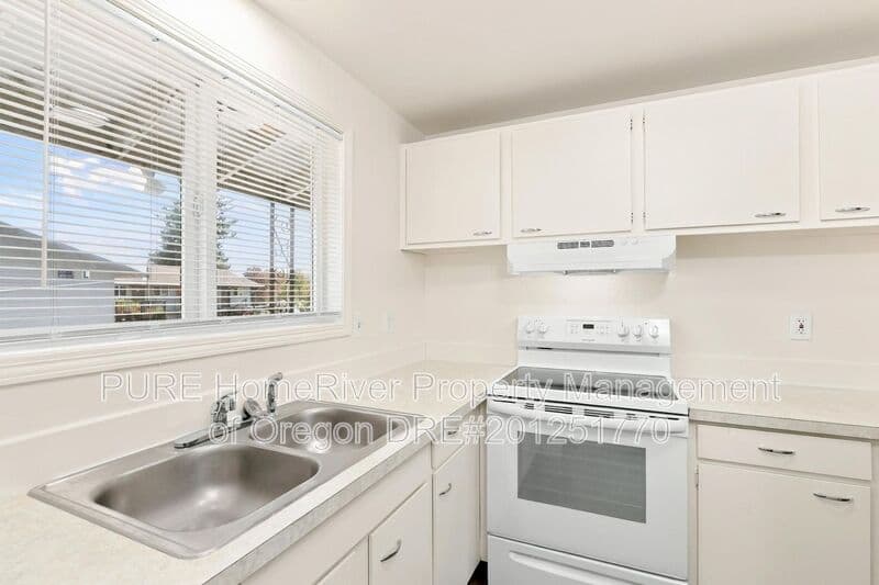 Portland Condo: 18411 E Burnside St