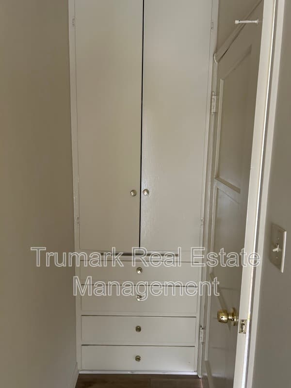 Glendale Condo: 1447 E Broadway