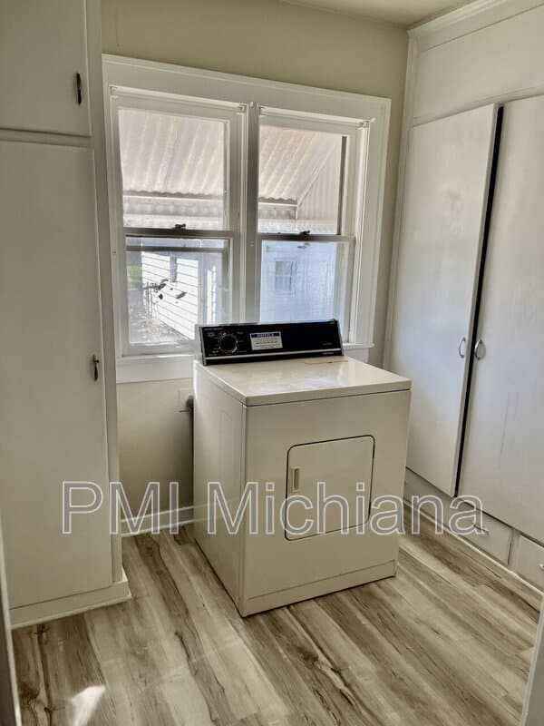 Mishawaka House: 121 W 12th St