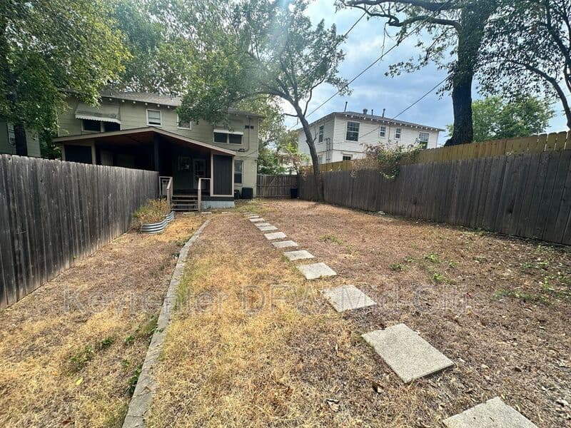 Dallas House: 309 N Oak Cliff Boulevard