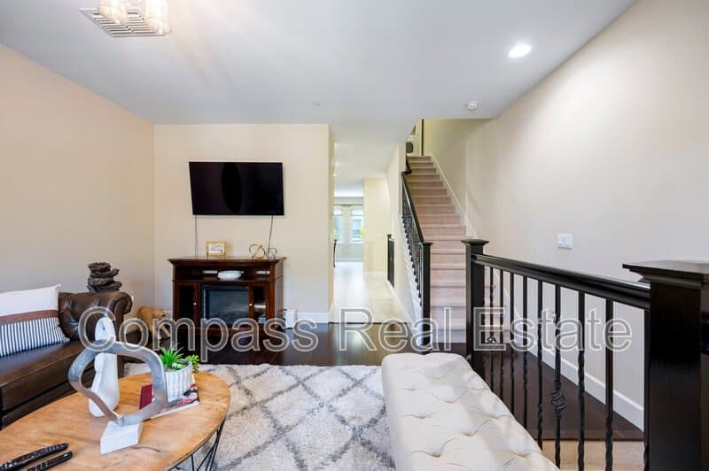 San Jose House: 265 Esfahan Ct