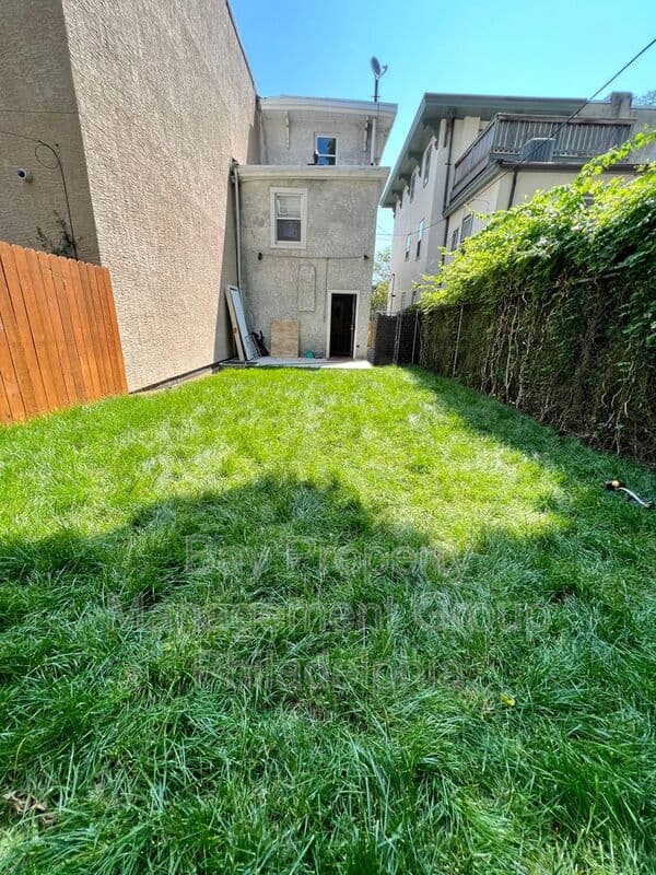 Philadelphia House: 412 N 32nd St