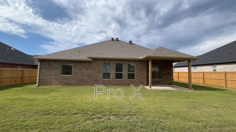 Pea Ridge House: 2408 Charles St