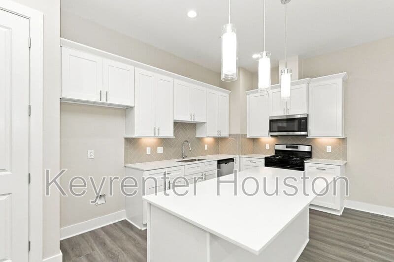 Houston House: 8316 Curry Rd.