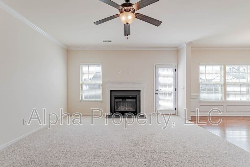 Greer Townhome: 12 Irvington Dr
