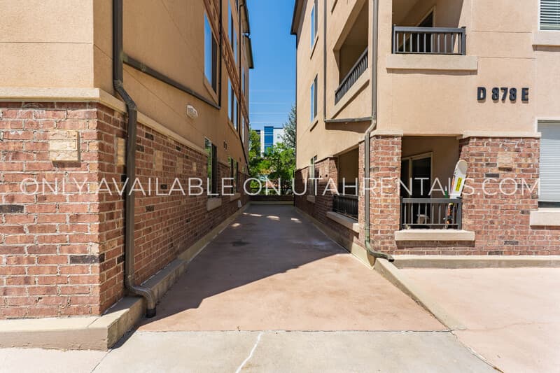 Provo House: 884 E 700 N