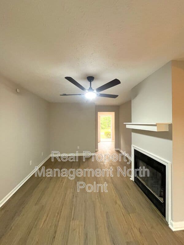 College Park Condo: 5843 Summerglen Ln