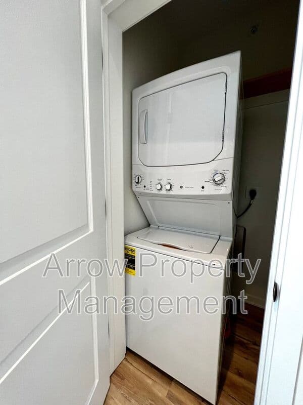 Lincoln Condo: 2230 R Street