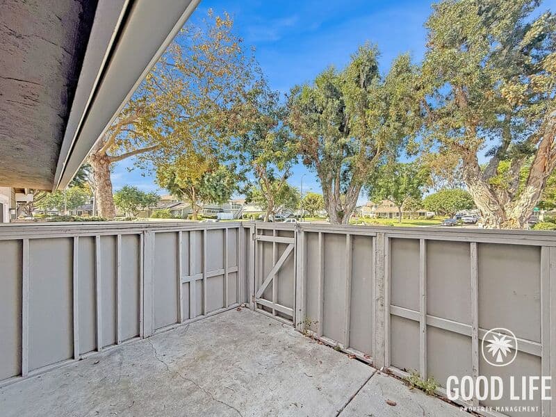 Oceanside Townhome: 827 Shelter Cove Way