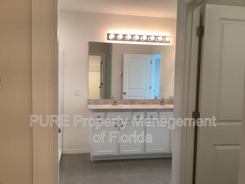 Ocala House: 4950 NE 15th Place