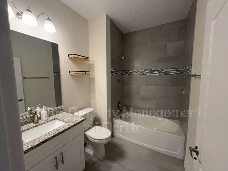 Ocala House: 13831 Sw 33rd Terr
