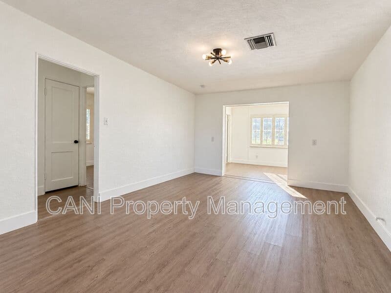 Altamonte Springs House: 450 Forest Lake Drive