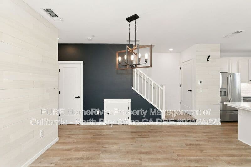 Santa Rosa Townhome: 511 Boyd St