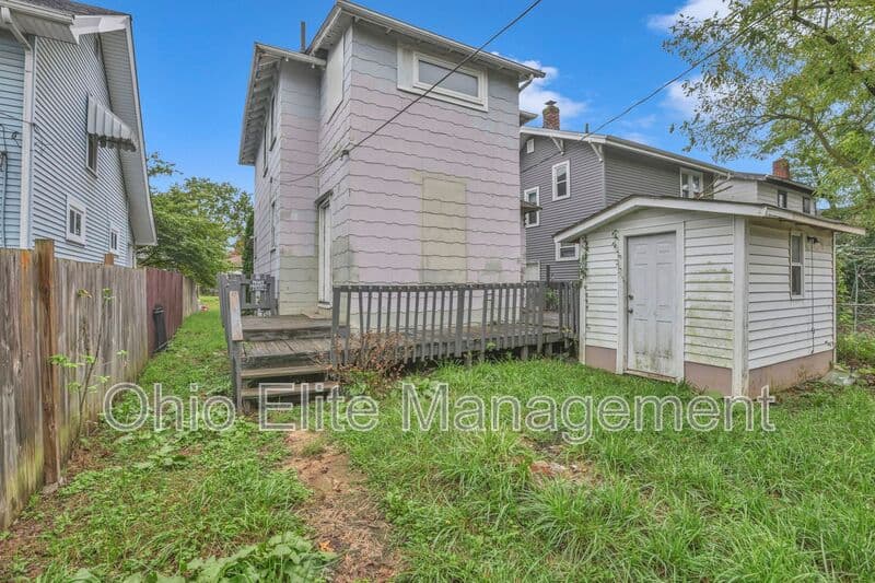 Columbus House: 243 N Wayne Ave