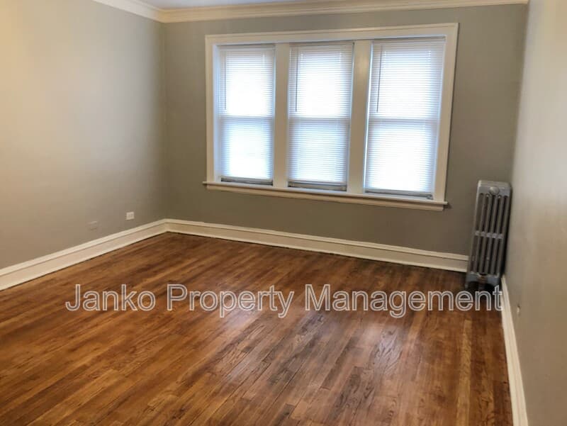 Chicago Condo: 2909 W 56th St
