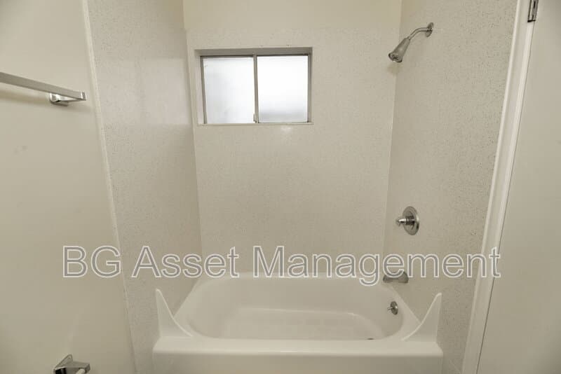 Oakland Condo: 3600 Dimond Avenue