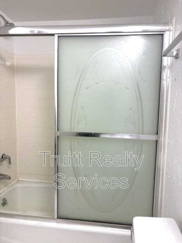 Washington Condo: 711 14th St SE