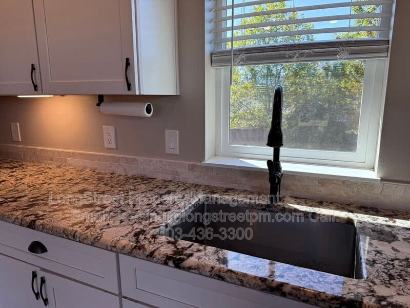 Philomath Condo: 1745 College St