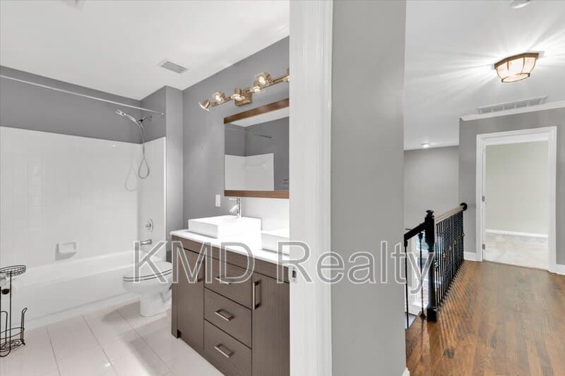 Charlotte House: 3112 English Sparrow Lane