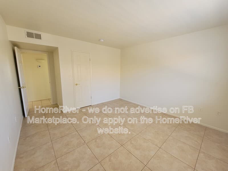 Phoenix Condo: 18240 N 41st St