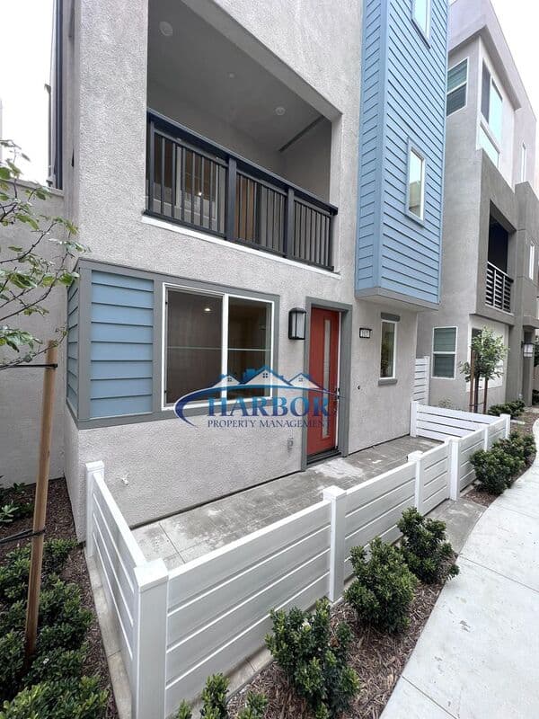 San Pedro Townhome: 1627 W Hornet Lane