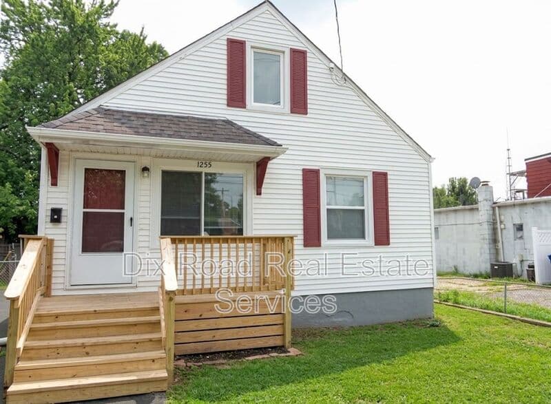 Hamilton House: 1255 Hooven Avenue