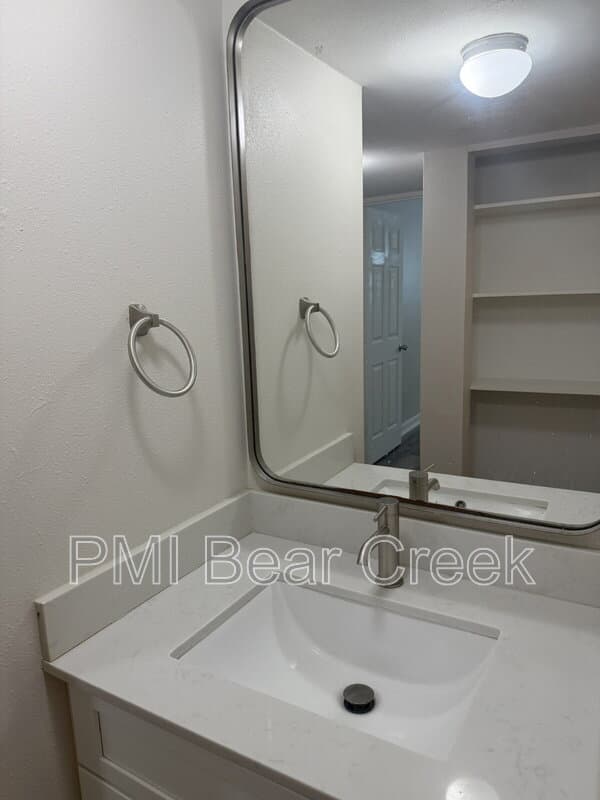 Houston Condo: 1824 Thonig Road