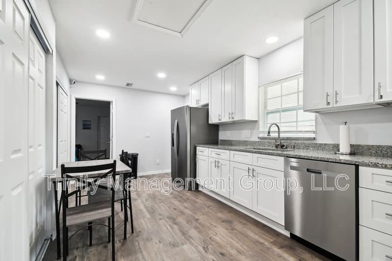 Dunedin House: 1051 Dogwood Drive - Room 1