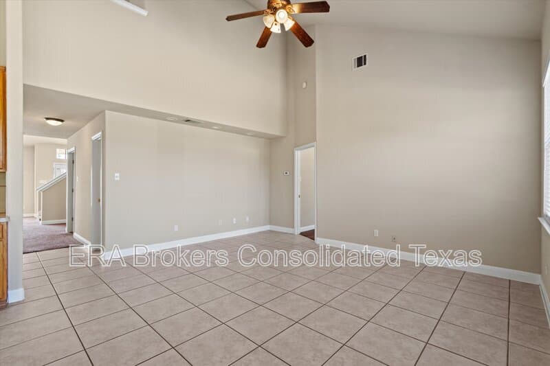 Austin House: 8800 Hazelhurst Dr