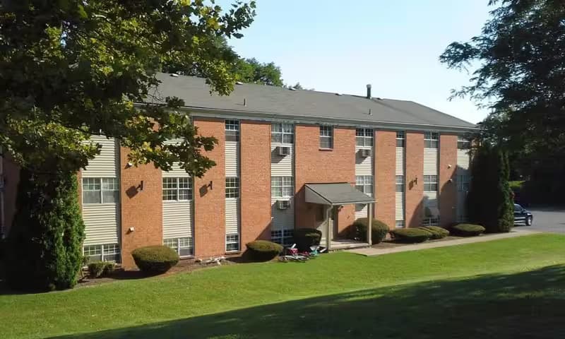 Bloomfield Condo: 35 Oakmount Avenue