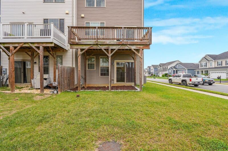 Fredericksburg House: 10100 Futbol Ct