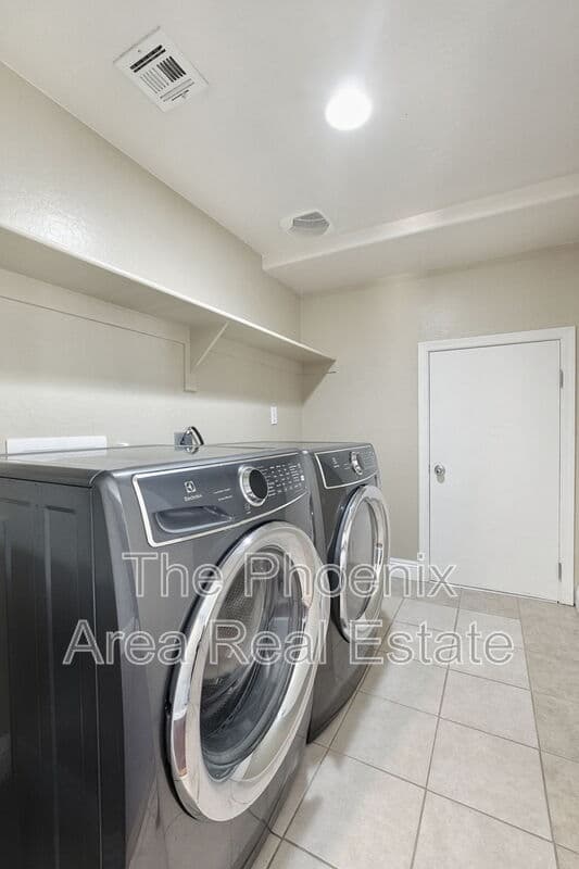 San Tan Valley House: 2669 W Quick Draw Way