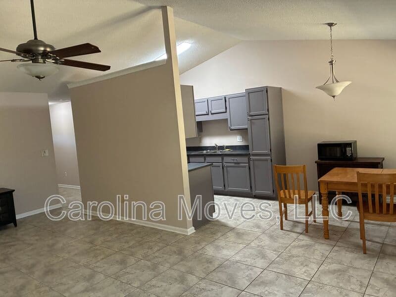 Simpsonville House: 124 W. Long Creek Ct.