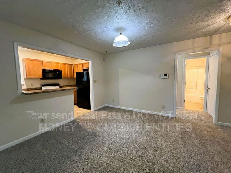 Fayetteville House: 3355 Galleria Drive