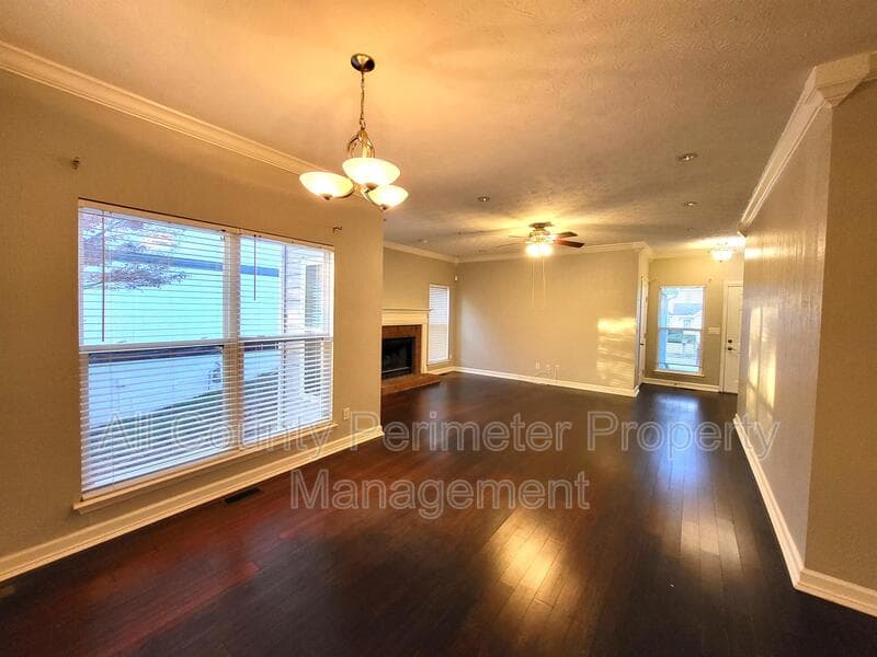 Lithonia House: 694 Shore View