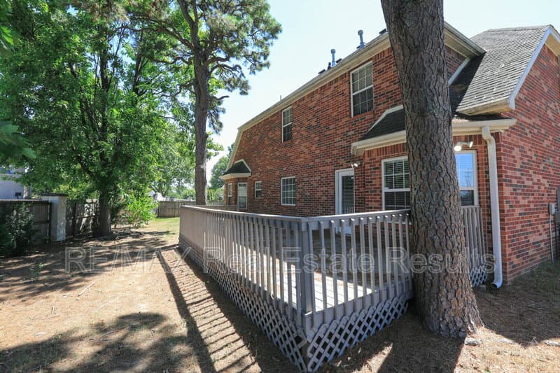 Rogers House: 5300 S 44th Pl