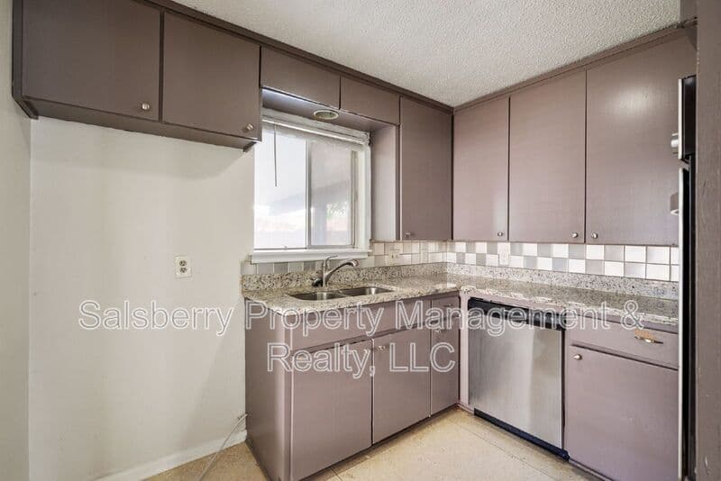 Fort Worth House: 4913 Westlake Drive