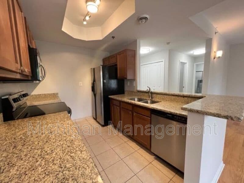 Birmingham Condo: 2727 E Maple Rd