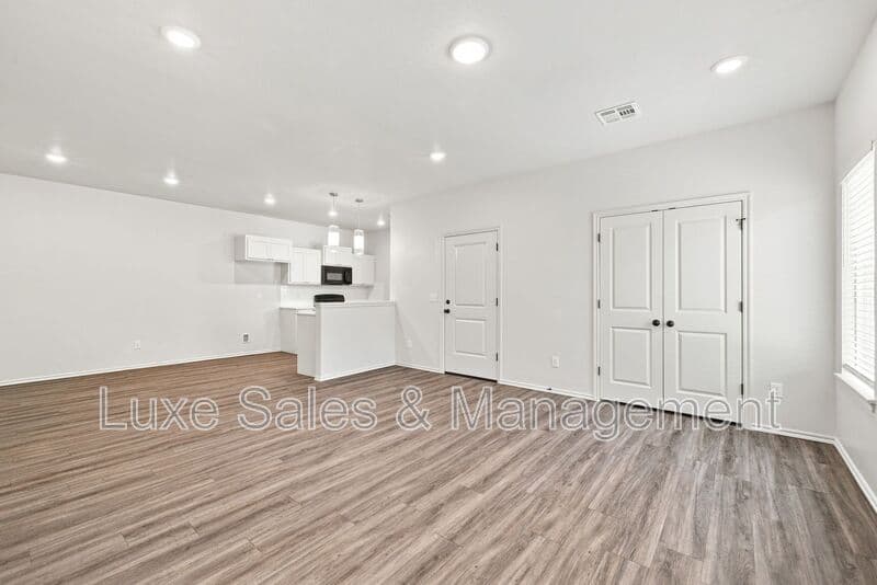 Okahoma City House: 11004 Oak Hollow Drive