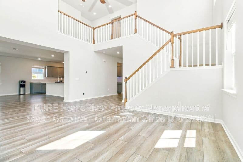 Summerville House: 476 Richfield Way