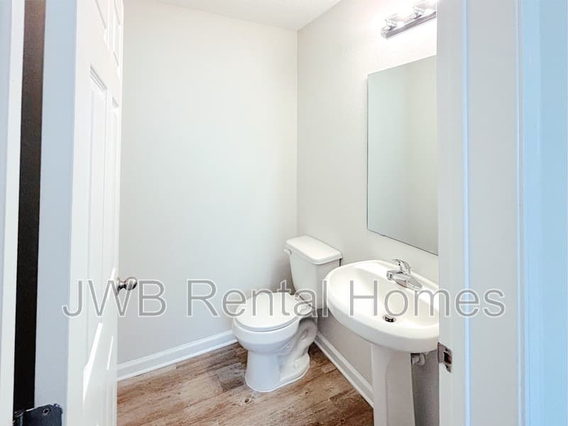 Jacksonville House: 8604 Dandy Ave