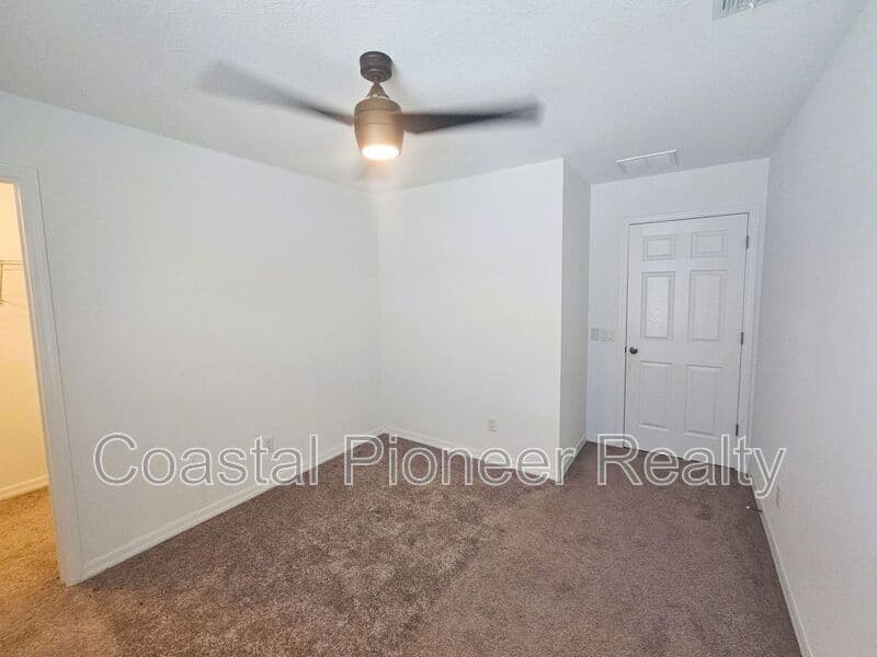 Tampa House: 16073 Sonoma Grove Cir