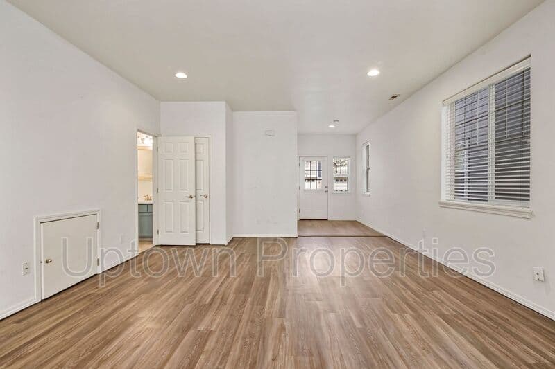 Tualatin House: 9284 SW Sweek Dr