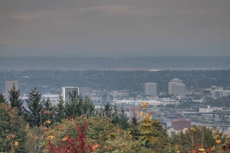 Portland House: 4330 SW Council Crest Dr